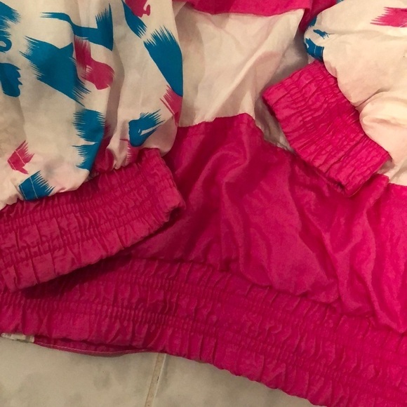 Vintage ladies nylon windbreaker. EUC! - Picture 7 of 8